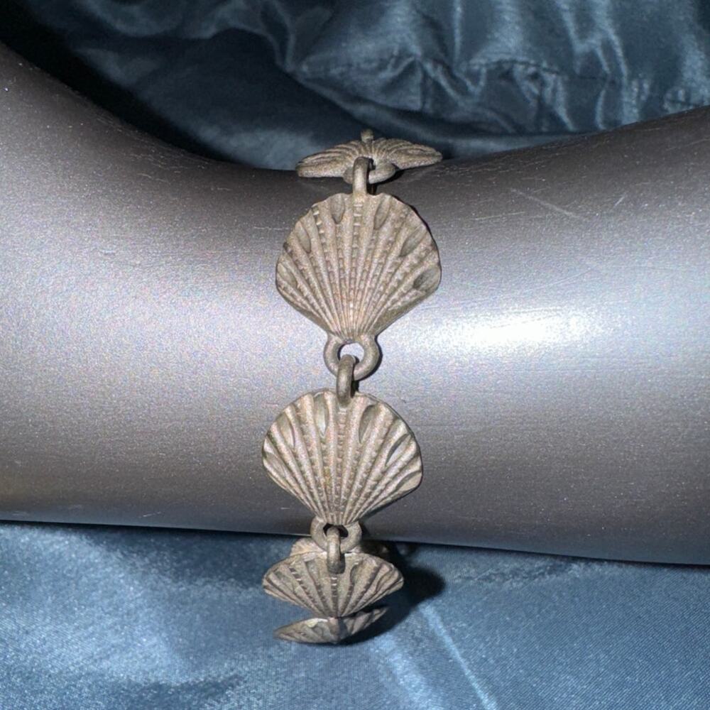 Silver Tone Shell Link Bracelet Lobster Claw Clasp. Stamped Made in the USA